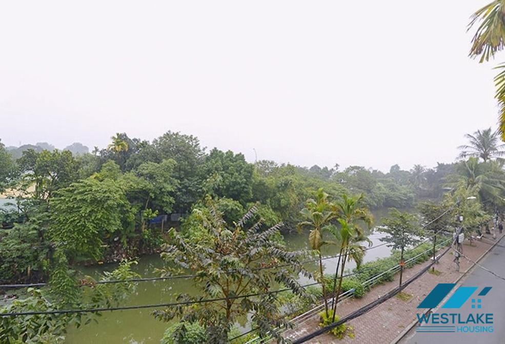 Cho Thuê Căn Hộ 2 phòng Ngủ Có Ban Công Nhìn Ra Hồ, Sáng Thoáng  Ở Tây Hồ, Hà Nội