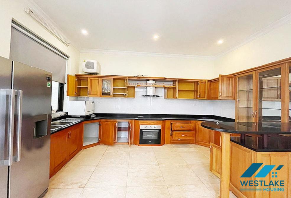 Một biệt thự lớn, đầy đủ tiện nghi nằm ở Khu T, Ciputra cho thuê
