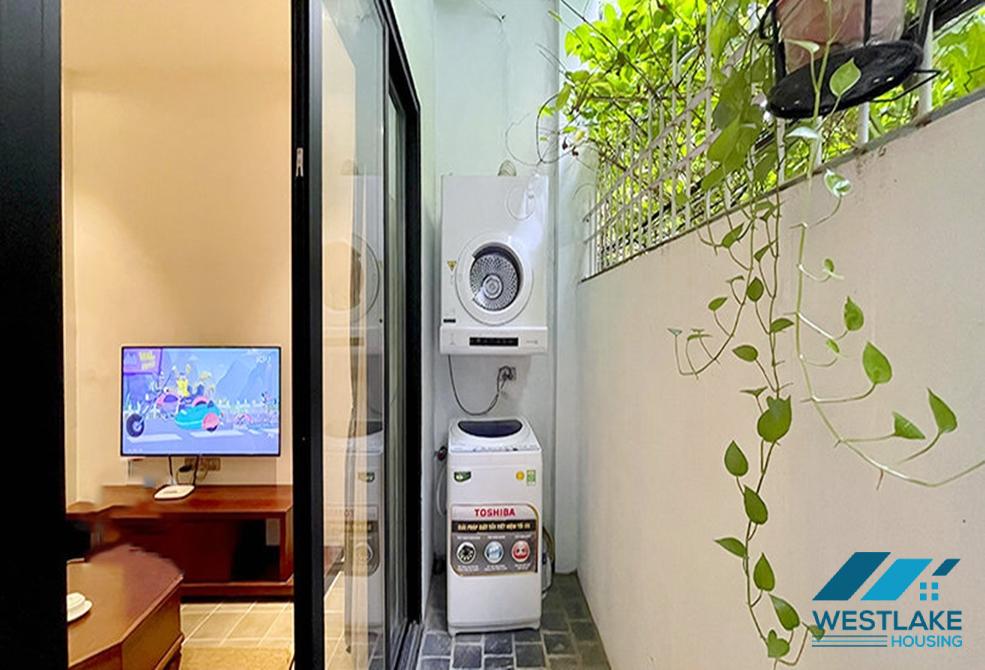 Cho Thuê Căn Hộ Một Phòng Ngủ Tầng Trệt Tại Khu Đặng Thai Mai, Tây Hồ
