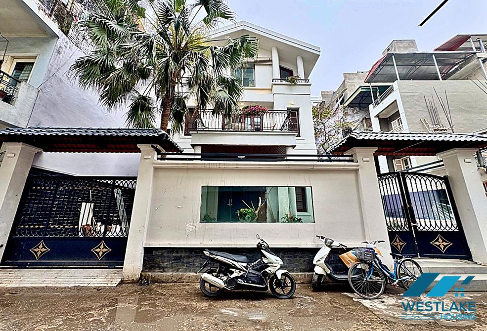 Garden 4 bedrooms house for rent in Tay Ho, Ha Noi
