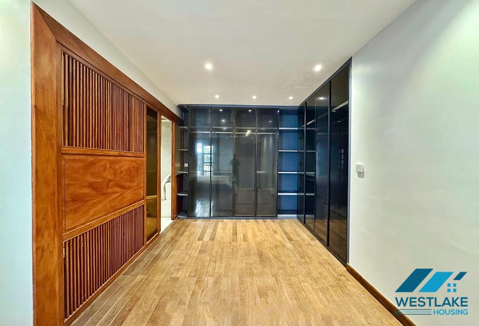 Garden 4 bedrooms house for rent in Tay Ho, Ha Noi