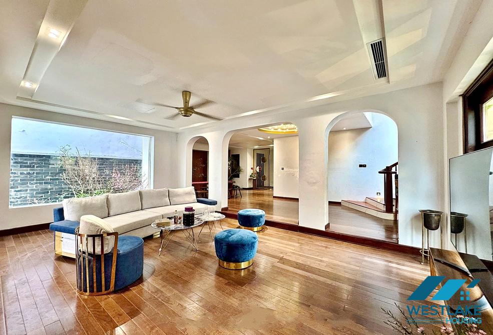 Garden 4 bedrooms house for rent in Tay Ho, Ha Noi