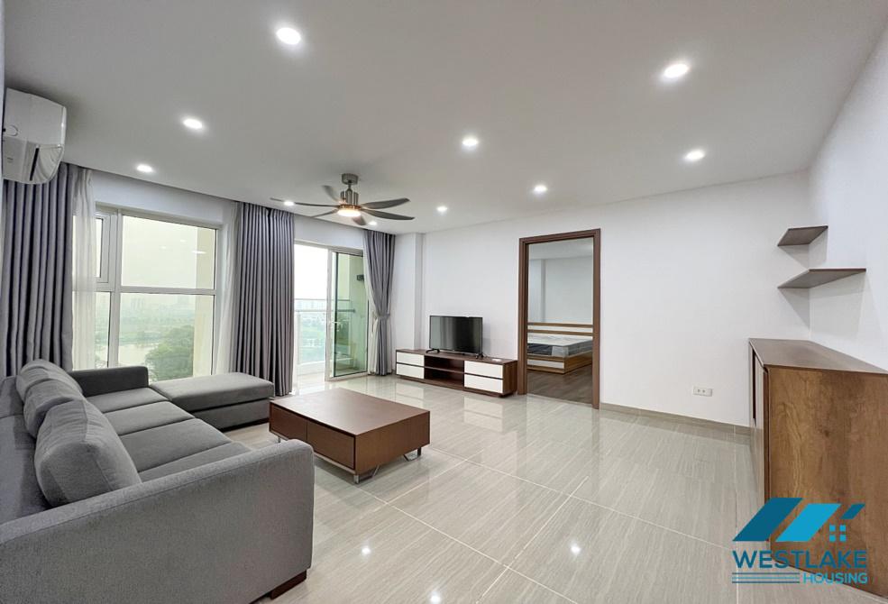 Căn hộ L4 tầng cao nhìn ra sân golf, công viên, hồ, có máy lạnh, ba phòng ngủ mới đầy đủ tiện nghi