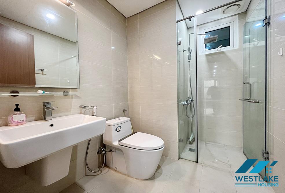 Căn hộ L4 tầng cao nhìn ra sân golf, công viên, hồ, có máy lạnh, ba phòng ngủ mới đầy đủ tiện nghi