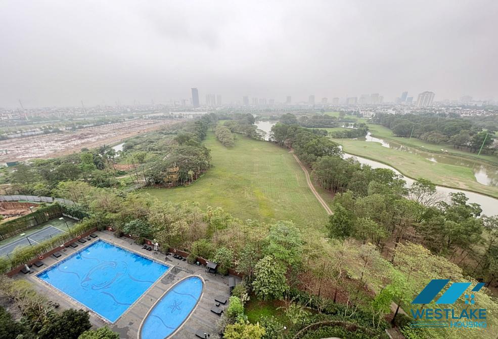 Căn hộ L4 tầng cao nhìn ra sân golf, công viên, hồ, có máy lạnh, ba phòng ngủ mới đầy đủ tiện nghi