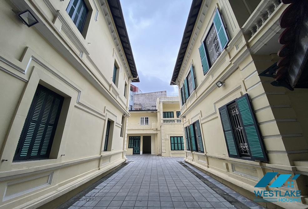 Biệt thự diện tích lớn làm văn phòng tại Ba Đình, Hà Nội