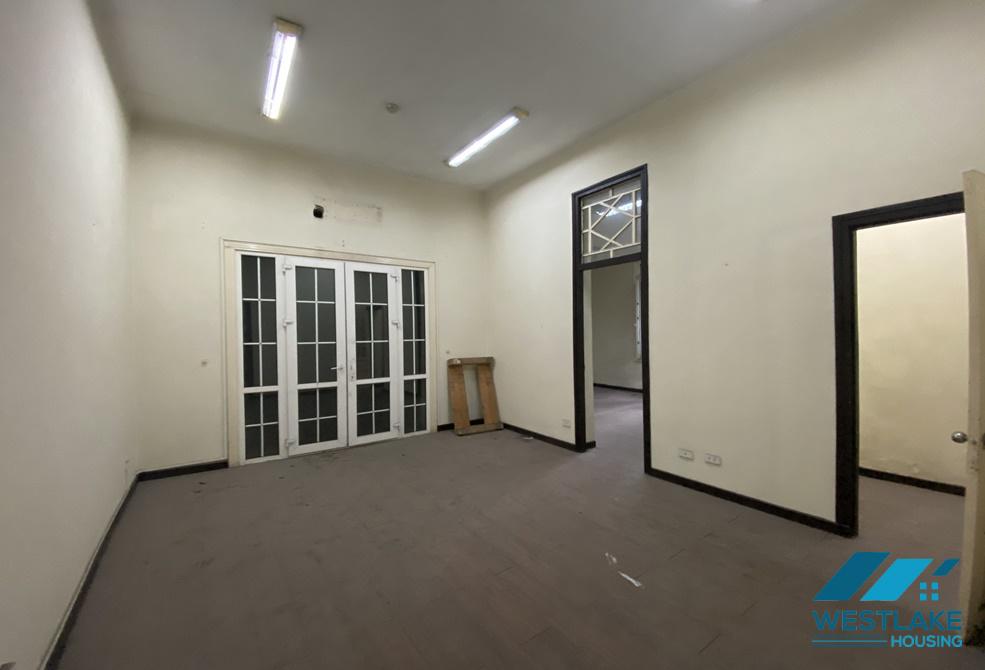 Biệt thự diện tích lớn làm văn phòng tại Ba Đình, Hà Nội