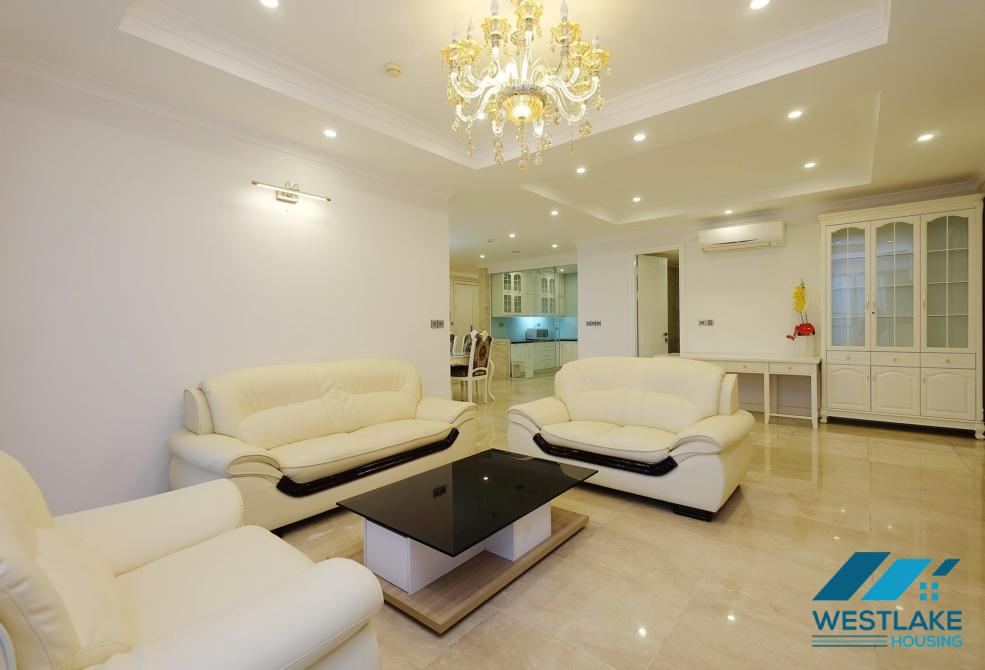 Cho thuê căn hộ 3 phòng ngủ 154m2 sang trọng tại Ciputra, Hà Nội