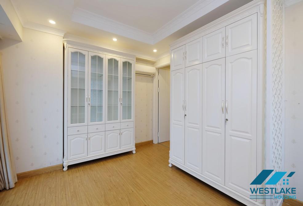 Cho thuê căn hộ 3 phòng ngủ 154m2 sang trọng tại Ciputra, Hà Nội