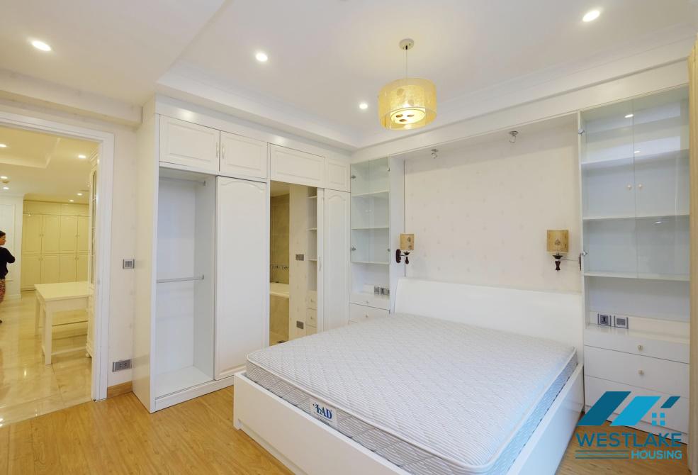 Cho thuê căn hộ 3 phòng ngủ 154m2 sang trọng tại Ciputra, Hà Nội