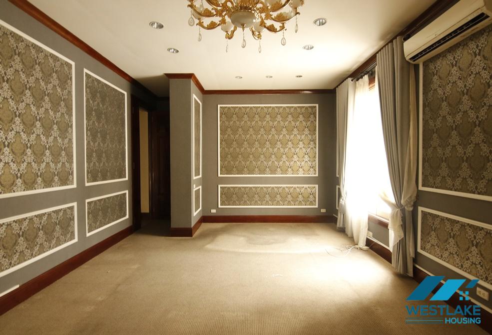 Cho thuê biệt thự tại phố Lê Hồng Phong trung tâm quận Ba Đình