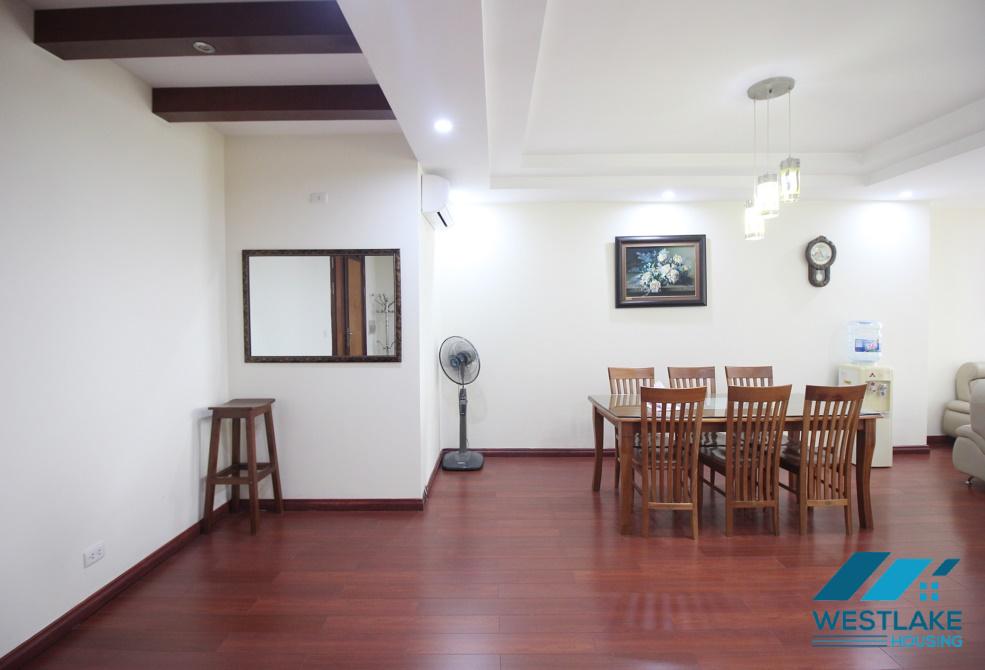 Cho thuê căn hộ 3 phòng ngủ giá rẻ tại Ciputra, Tây Hồ