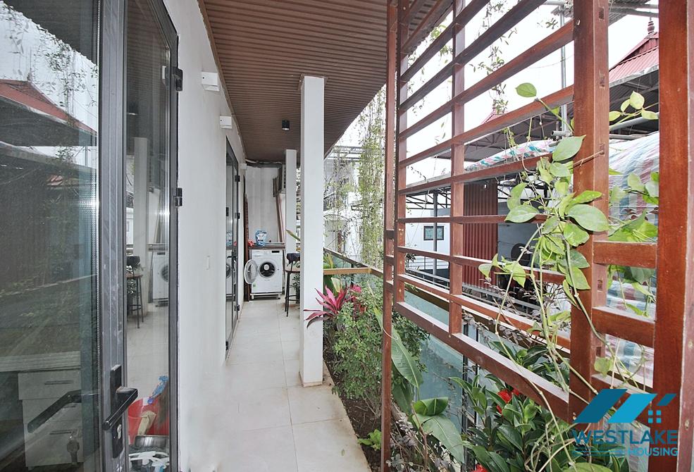 Căn Hộ 2 Phòng Ngủ Sáng Thoáng Ban Công Rộng Cho Thuê Tại Nghi Tàm, Tây Hồ, Haf Nội