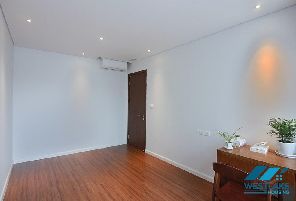 02-bedroom apartment on the top floor with breathtaking lake view on Tu Hoa street, Tay Ho, Ha Noi