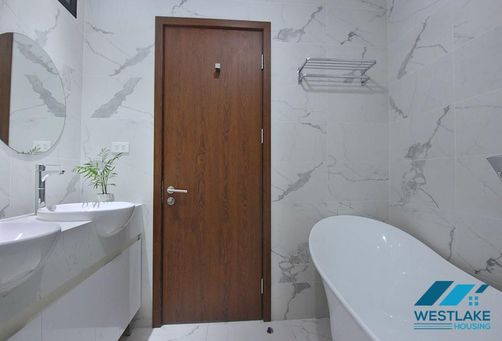 02-bedroom apartment on the top floor with breathtaking lake view on Tu Hoa street, Tay Ho, Ha Noi