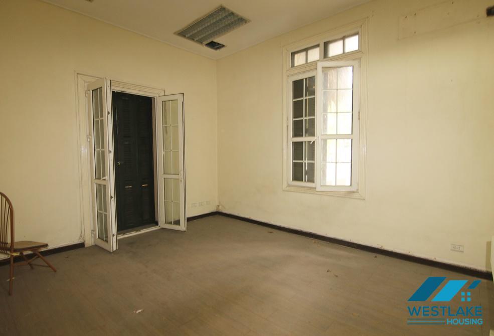 Biệt thự lớn cho thuê làm văn phòng tại trung tâm Hà Nội