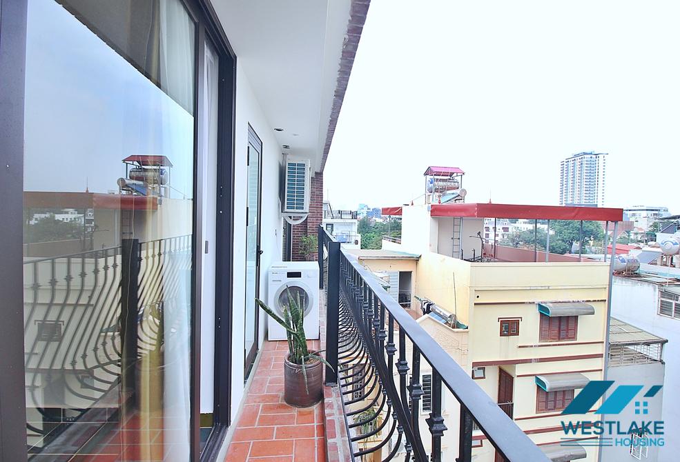 Căn Hộ 2 Phòng Ngủ Độc Đáo Có Ban Công Rộng Thoáng Mát Tại Đặng Thai Mai, Tây Hồ