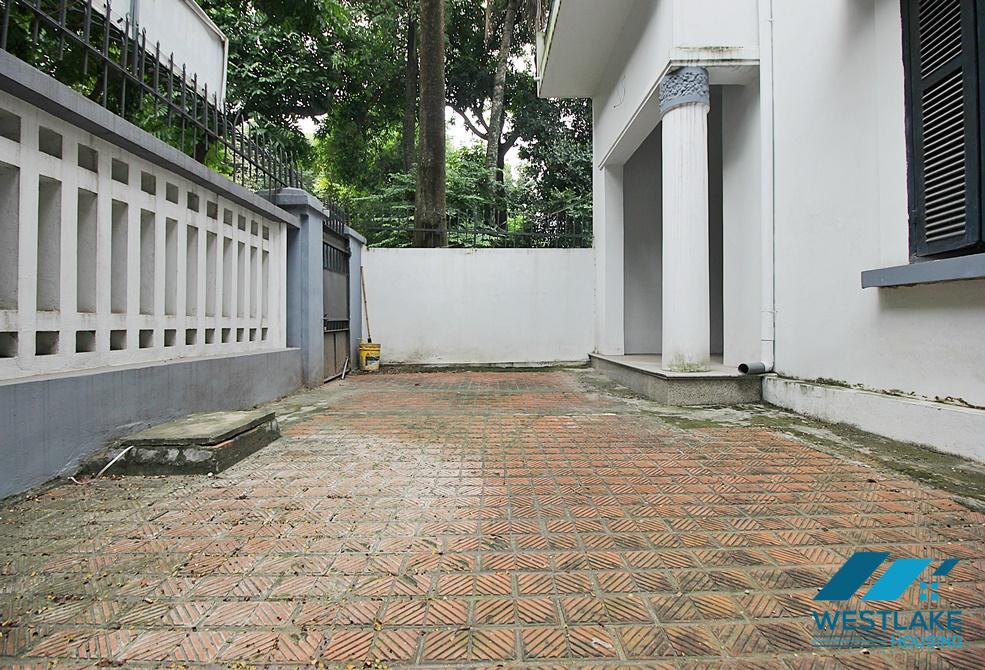Biệt thự cho thuê tại Hoàn Kiếm thích hợp để ở, kinh doanh hoặc làm văn phòng