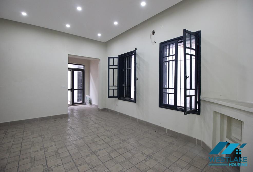 Biệt thự cho thuê tại Hoàn Kiếm thích hợp để ở, kinh doanh hoặc làm văn phòng