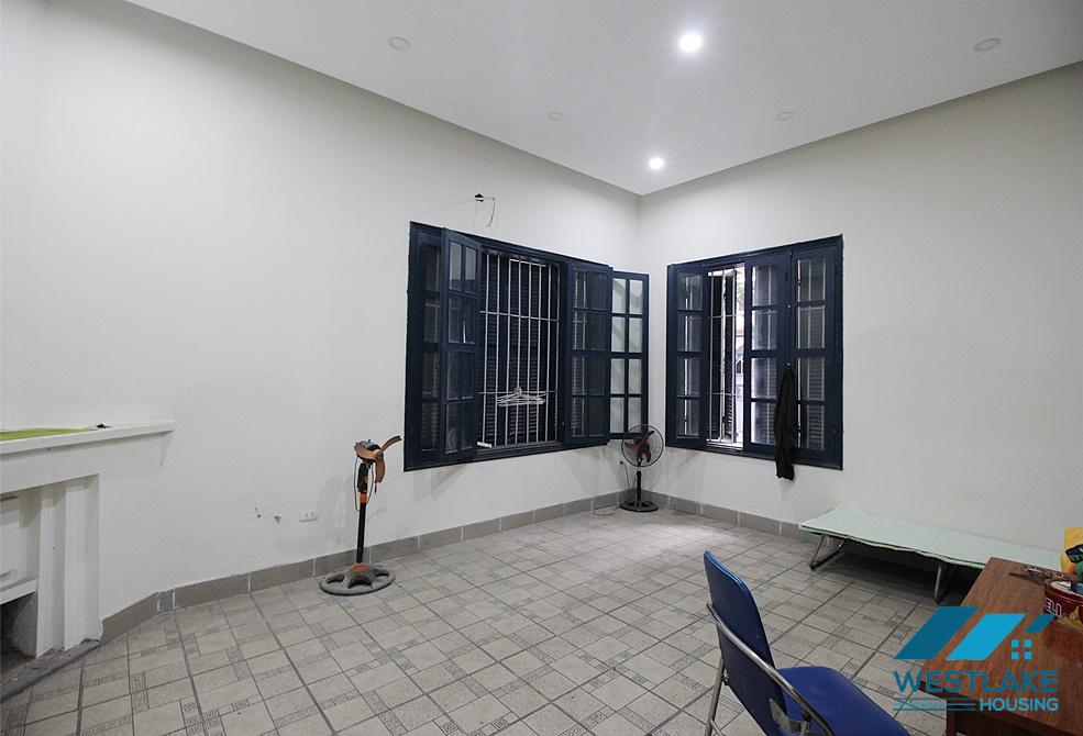 Biệt thự cho thuê tại Hoàn Kiếm thích hợp để ở, kinh doanh hoặc làm văn phòng