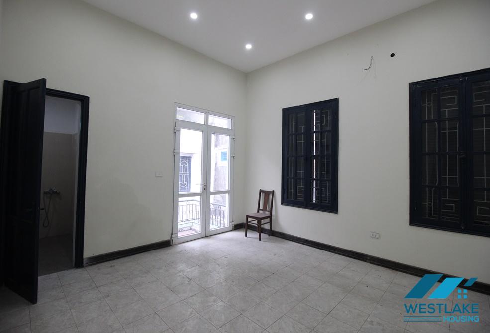 Biệt thự cho thuê tại Hoàn Kiếm thích hợp để ở, kinh doanh hoặc làm văn phòng
