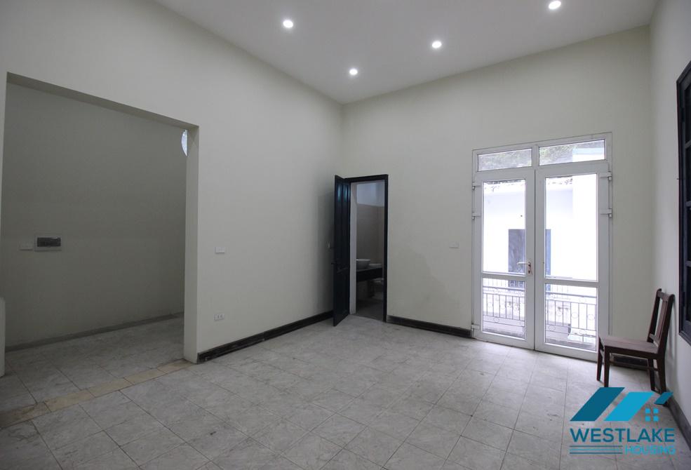 Biệt thự cho thuê tại Hoàn Kiếm thích hợp để ở, kinh doanh hoặc làm văn phòng