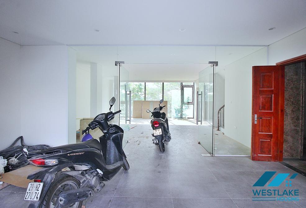 Lake view and bright office for rent in Tay Ho, Ha Noi