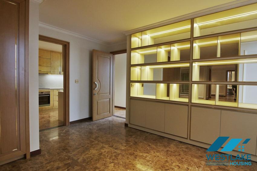  President Suite PENT-HOUSE with grand living room/ reception area. Central location+full services