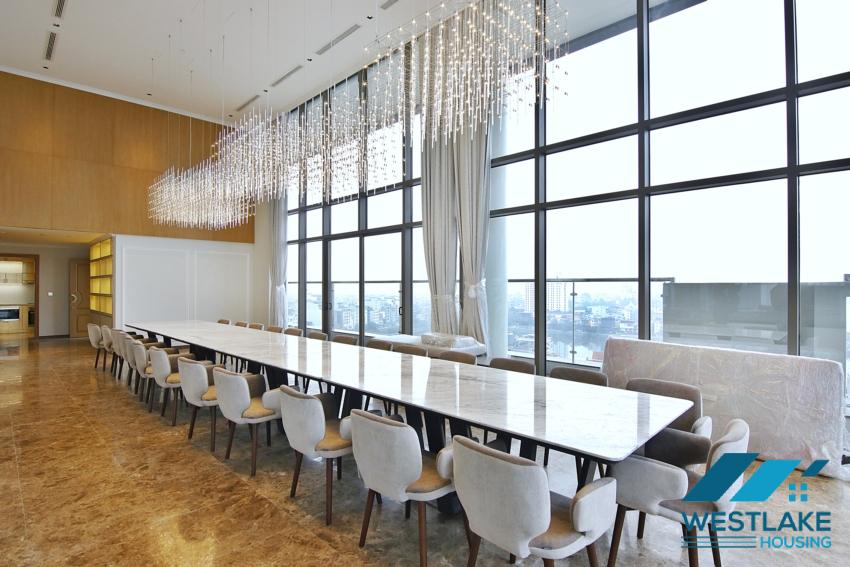  President Suite PENT-HOUSE with grand living room/ reception area. Central location+full services
