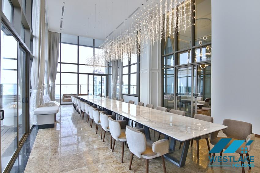  President Suite PENT-HOUSE with grand living room/ reception area. Central location+full services