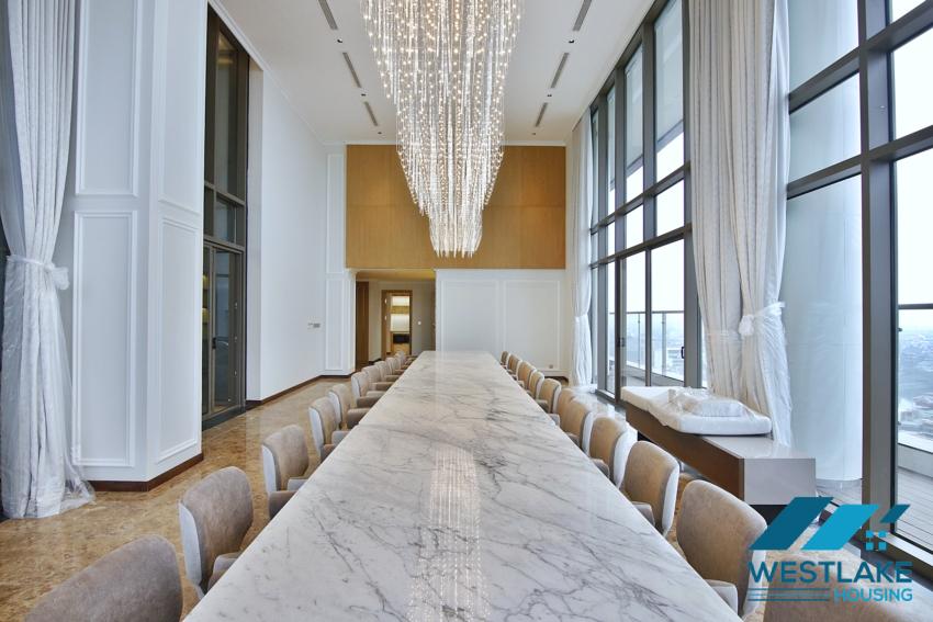 President Suite PENT-HOUSE with grand living room/ reception area. Central location+full services