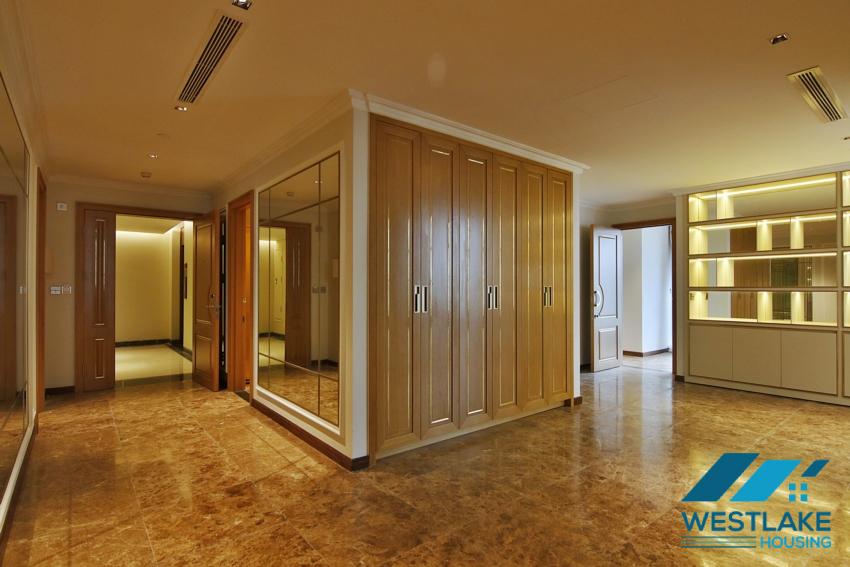  President Suite PENT-HOUSE with grand living room/ reception area. Central location+full services