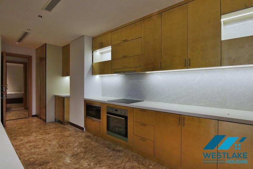  President Suite PENT-HOUSE with grand living room/ reception area. Central location+full services