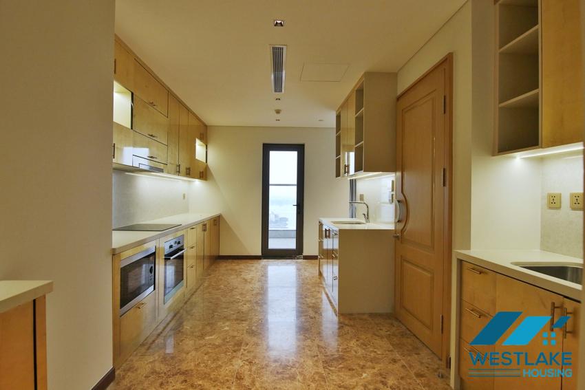  President Suite PENT-HOUSE with grand living room/ reception area. Central location+full services