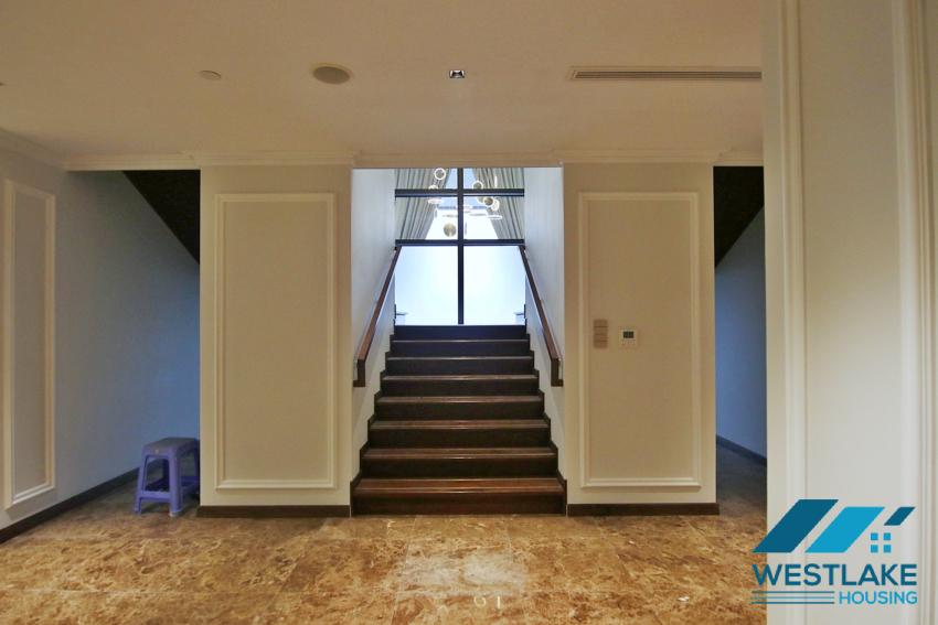  President Suite PENT-HOUSE with grand living room/ reception area. Central location+full services