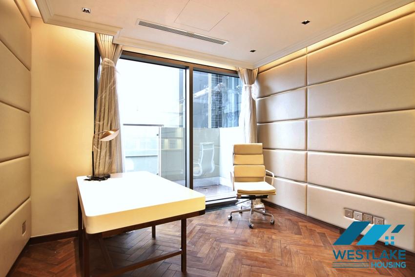  President Suite PENT-HOUSE with grand living room/ reception area. Central location+full services