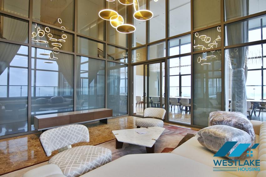  President Suite PENT-HOUSE with grand living room/ reception area. Central location+full services