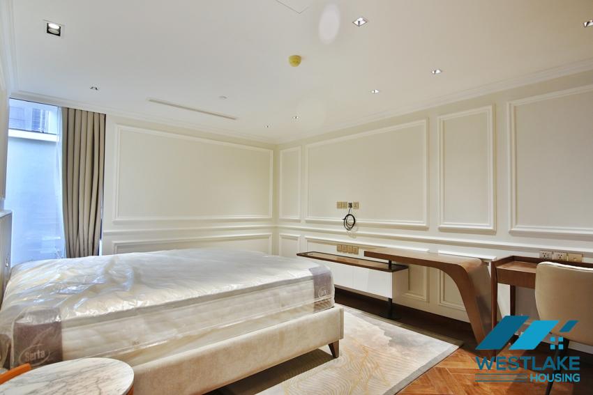  President Suite PENT-HOUSE with grand living room/ reception area. Central location+full services