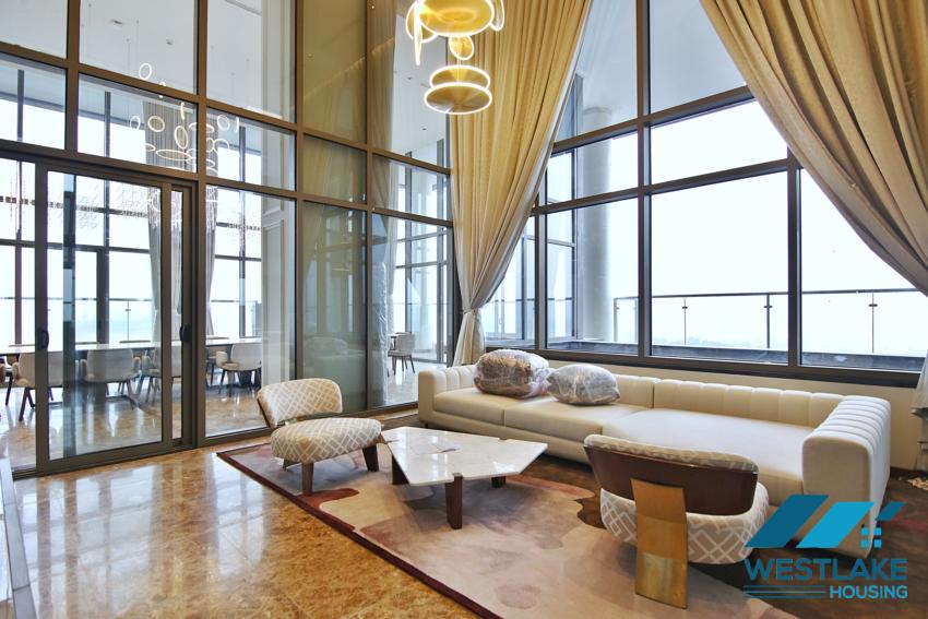 President Suite PENT-HOUSE with grand living room/ reception area. Central location+full services