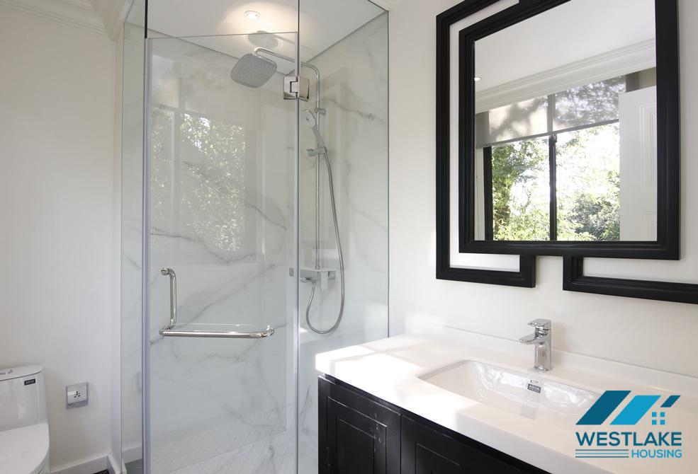 Nhà 4 phòng ngủ hiện đại cho thuê tại quận Long Biên gần trường quốc tế Pháp