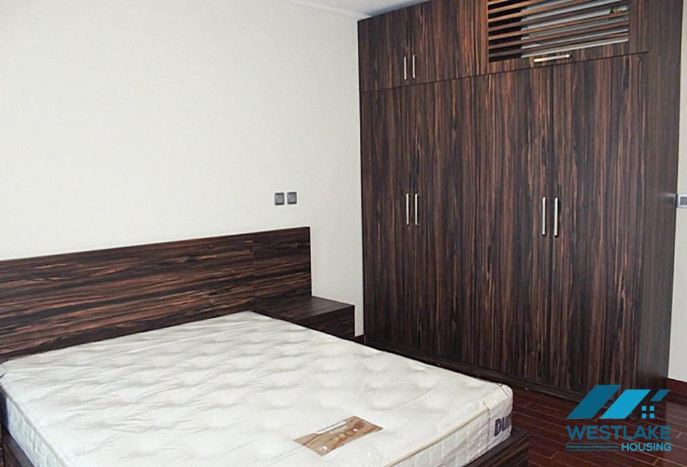 Cho thuê căn hộ 4 phòng ngủ view hồ và sân golf tại tòa nhà L1, Ciputra, Tây Hồ