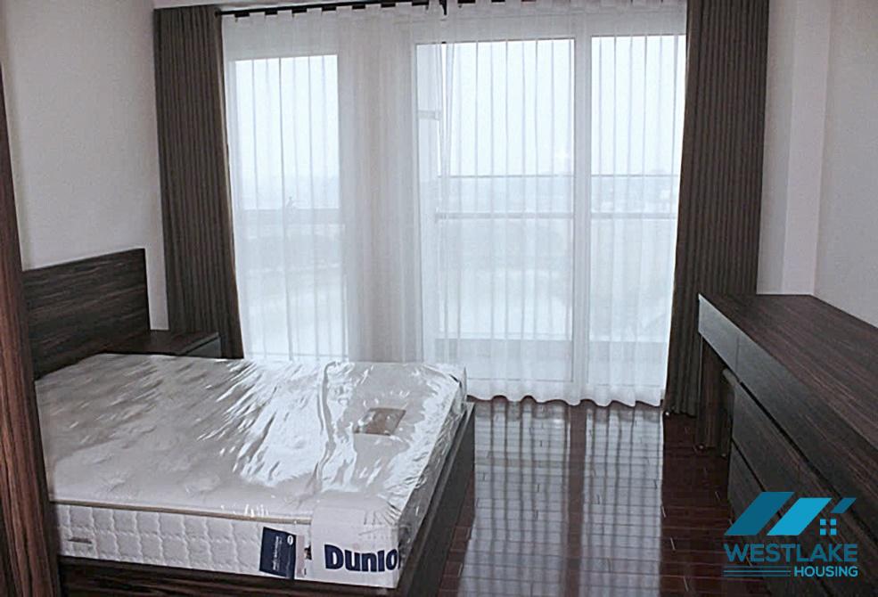 Cho thuê căn hộ 4 phòng ngủ view hồ và sân golf tại tòa nhà L1, Ciputra, Tây Hồ