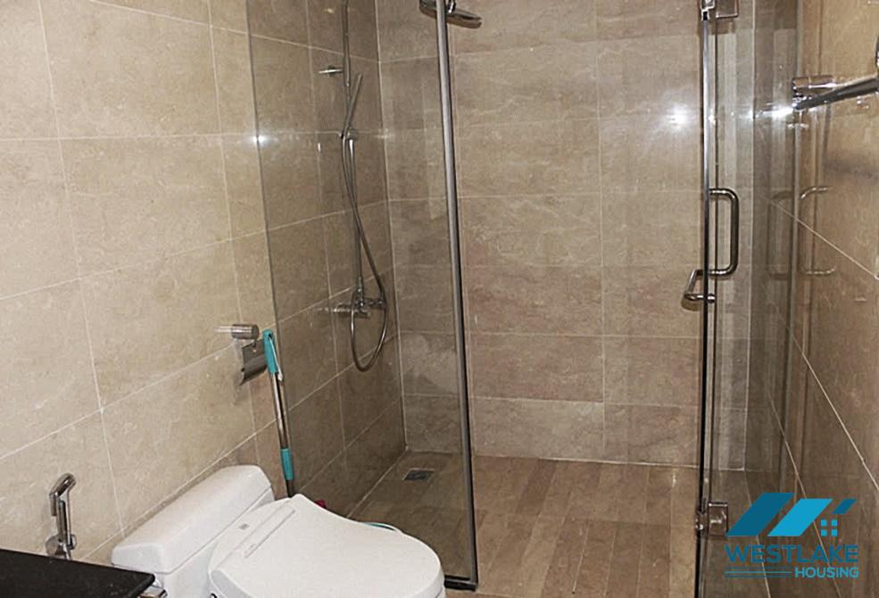 Cho thuê căn hộ 4 phòng ngủ view hồ và sân golf tại tòa nhà L1, Ciputra, Tây Hồ