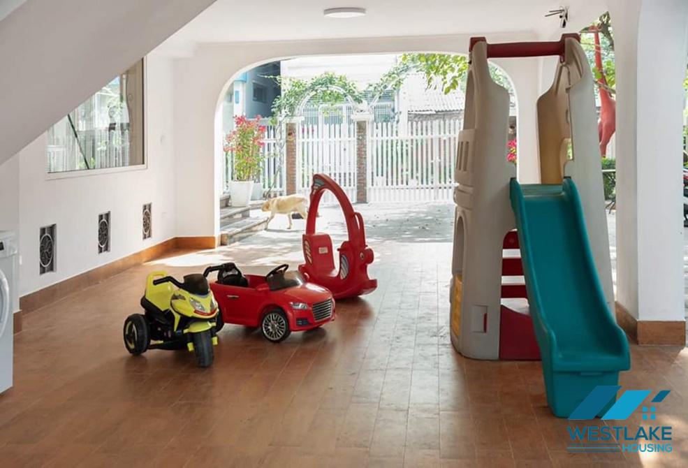 Biệt thự sân vườn cho thuê tại Long Biên