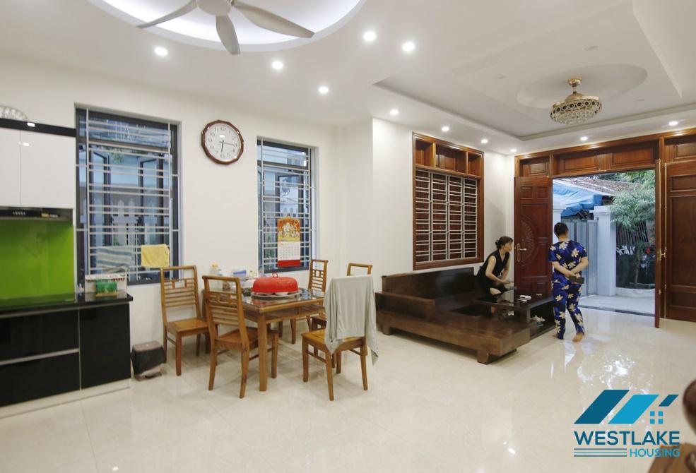 Cho thuê nhà 3 phòng ngủ tại Ngọc Thụy gần trường quốc tế Pháp.