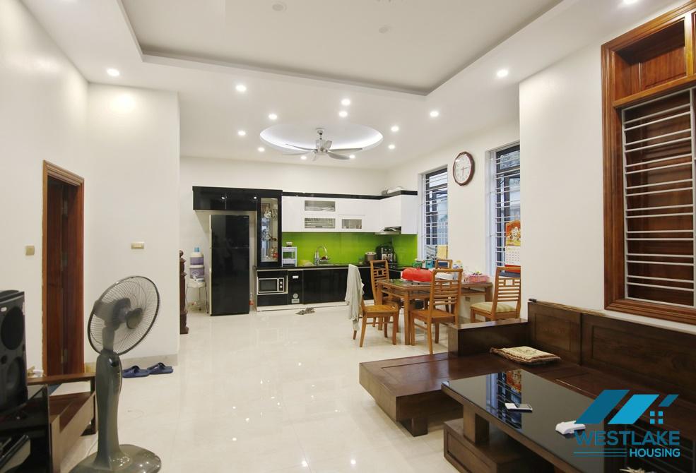 Cho thuê nhà 3 phòng ngủ tại Ngọc Thụy gần trường quốc tế Pháp.