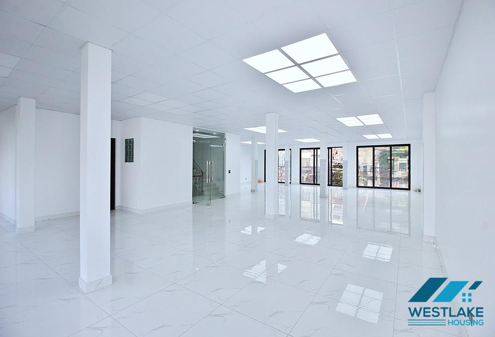Văn Phòng Mới, Thoáng Sáng  Và Rộng Rãi Cho Thuê Tại Tây Hồ, Hà Nội