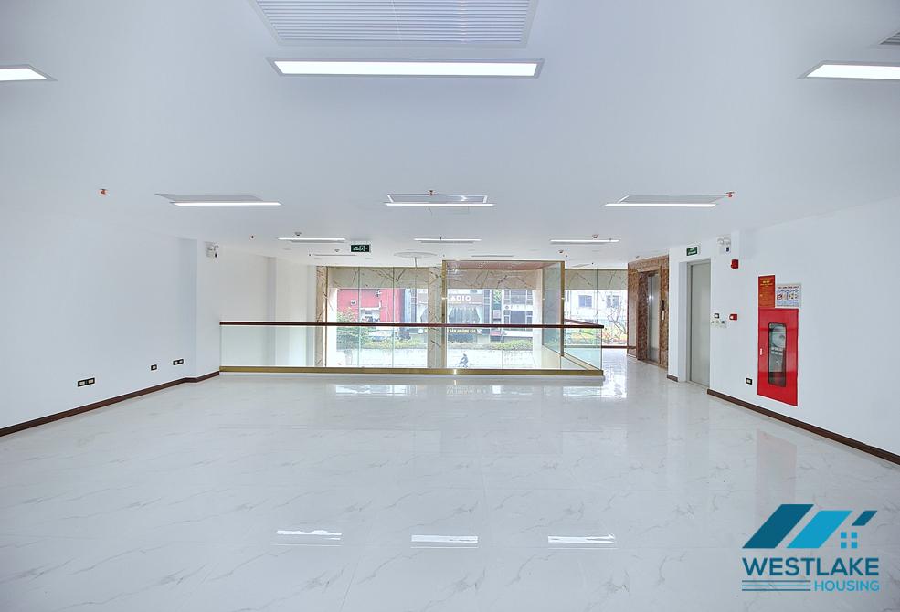 Spacious and new office for rent in Tay Ho, Ha Noi