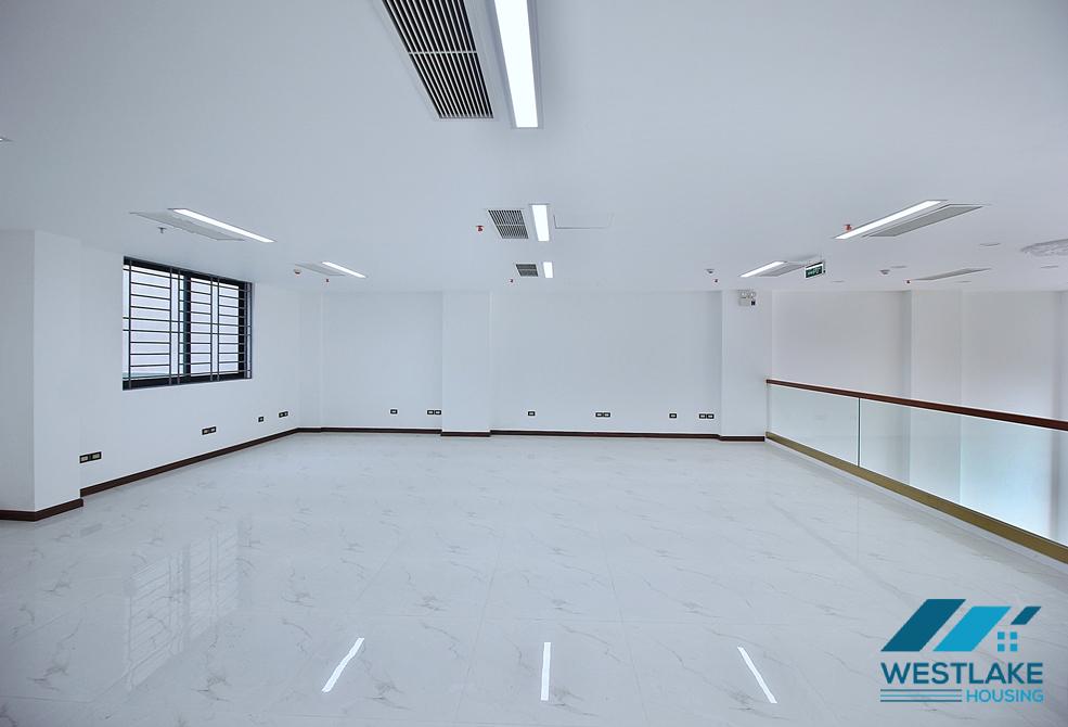 Spacious and new office for rent in Tay Ho, Ha Noi