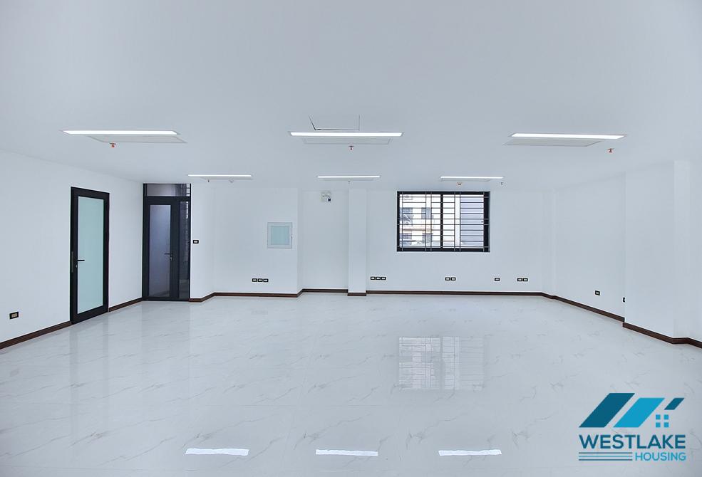 Spacious and new office for rent in Tay Ho, Ha Noi
